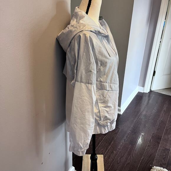 Nike Women’s Windrunner Nsw White Silver Wind Breaker Sz M - Picture 4 of 6